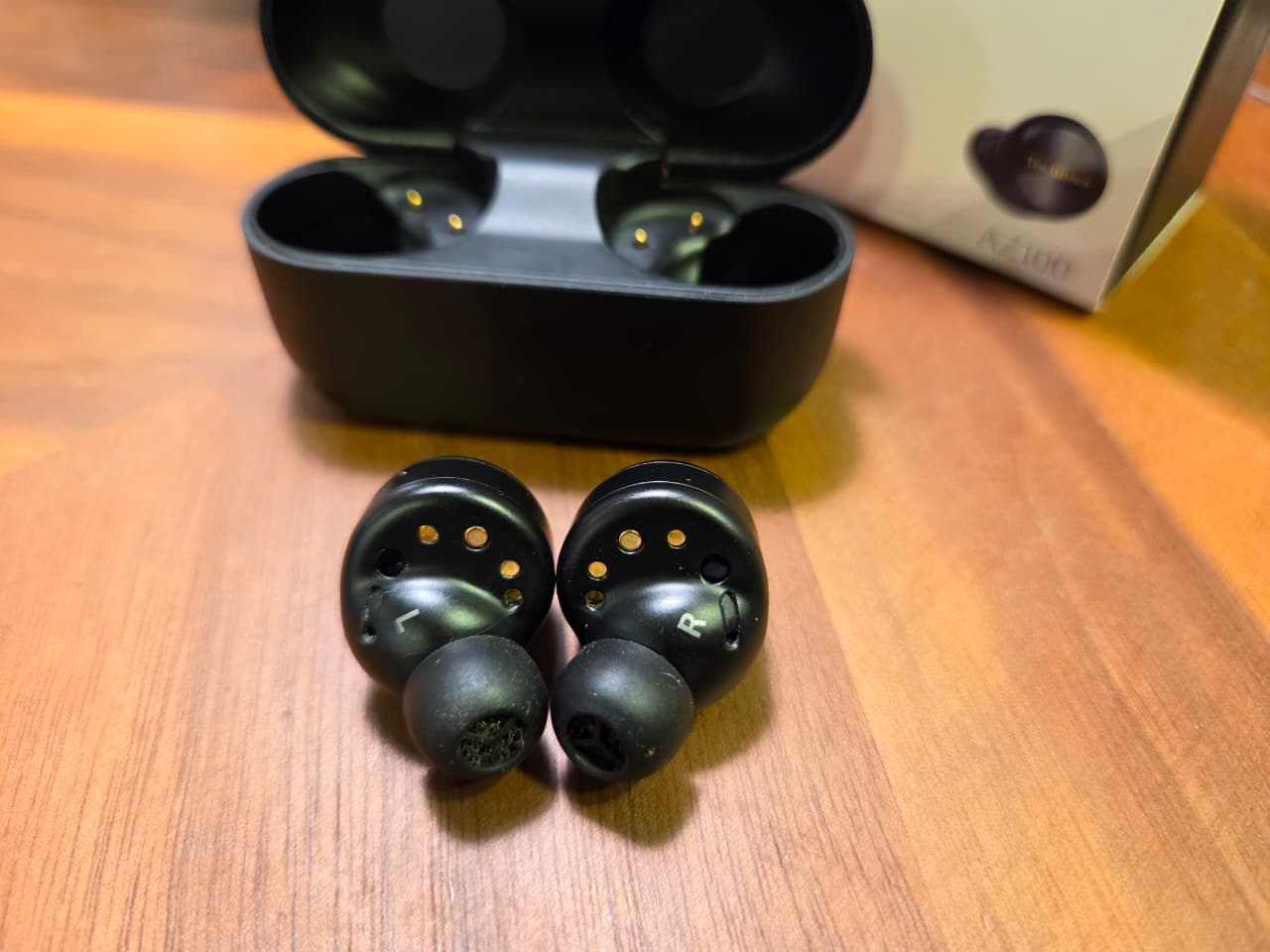 Technics AZ100 Earbuds full box