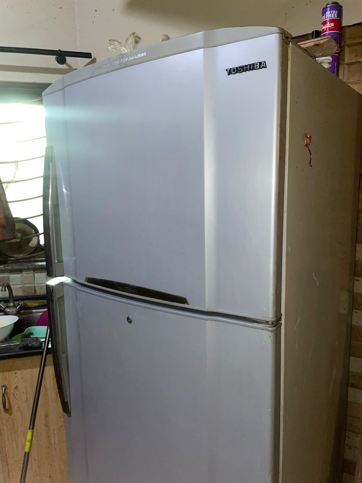 Toshiba hybrid plasma fridge with automatic ice maker