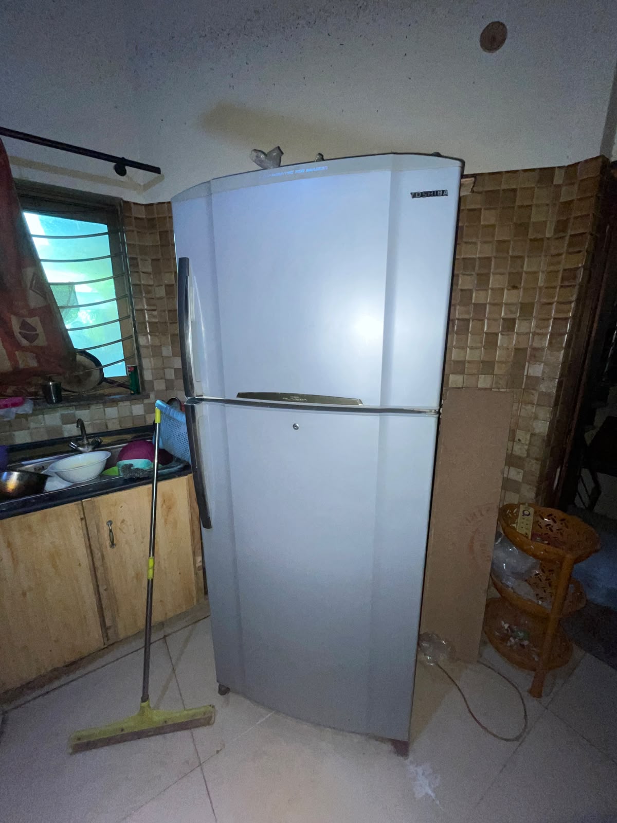 Toshiba hybrid plasma fridge with automatic ice maker