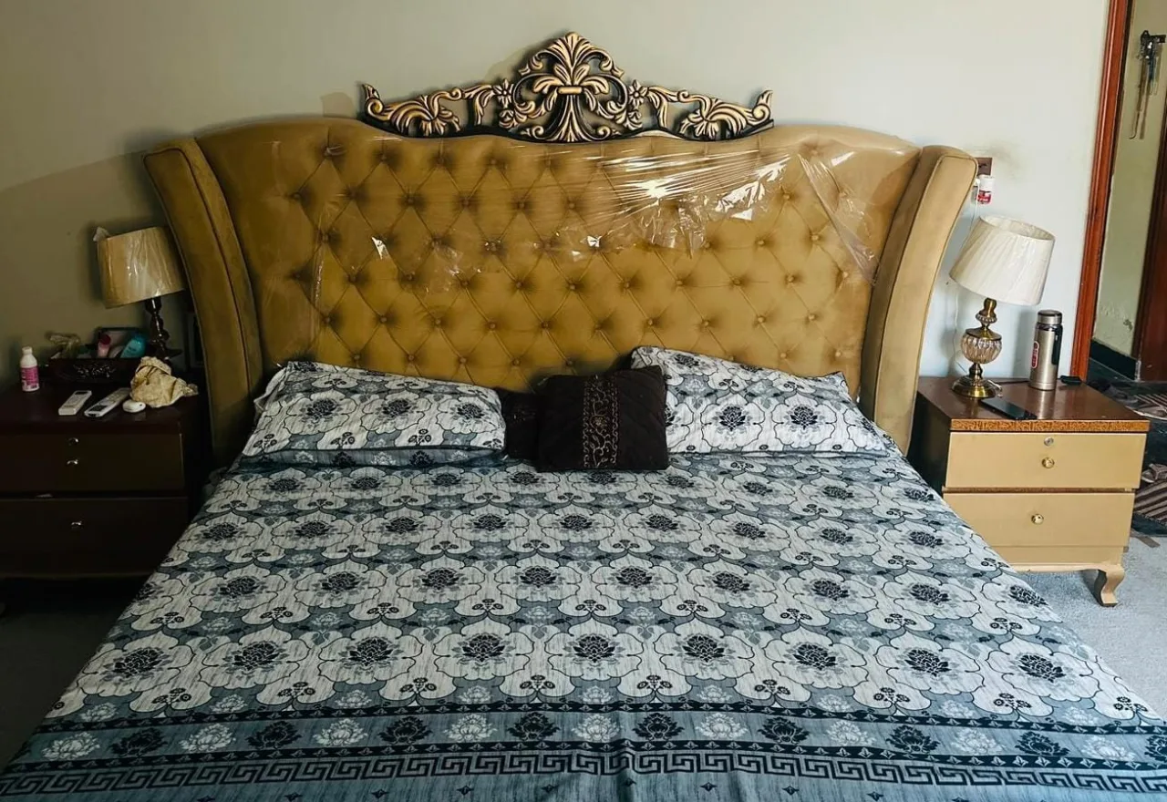 Golden wood furniture set