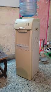 Orient dispenser