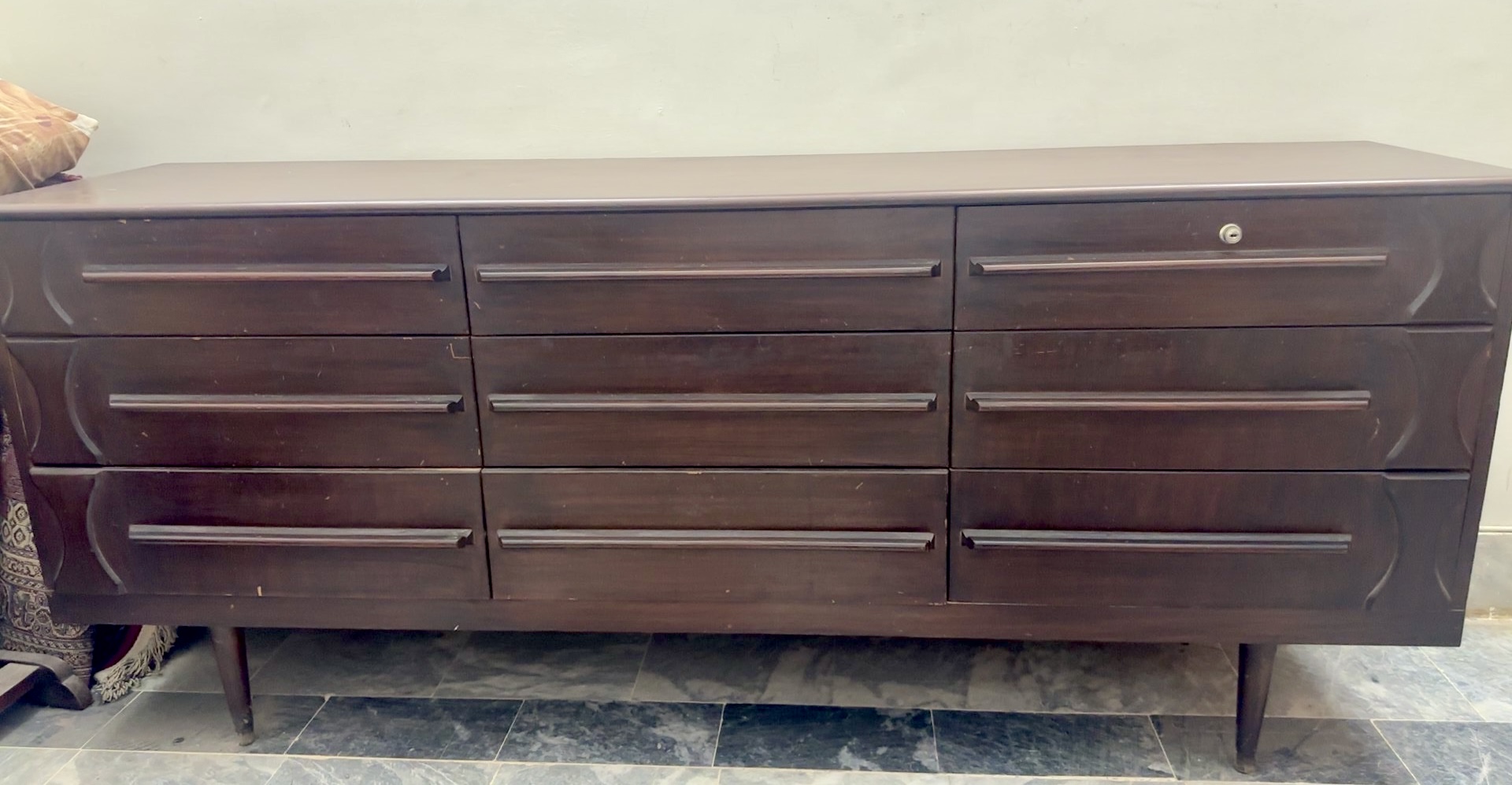 Chest of drawers