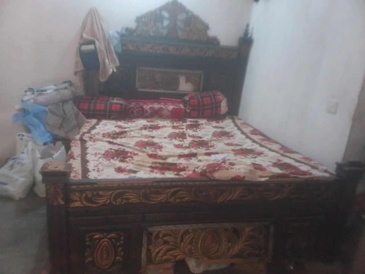 Bed dressing showcase