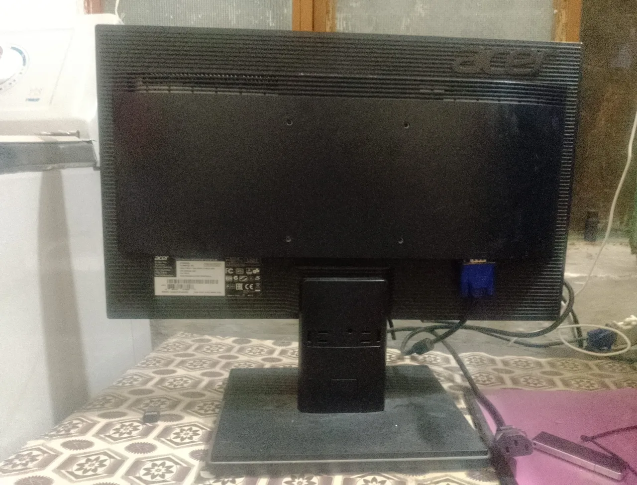 Acer  V196HQL  18.3
