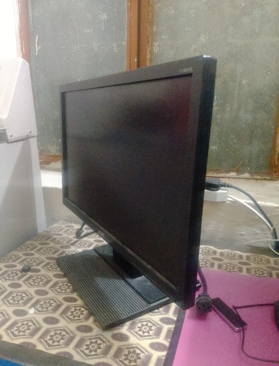 Acer  V196HQL  18.3