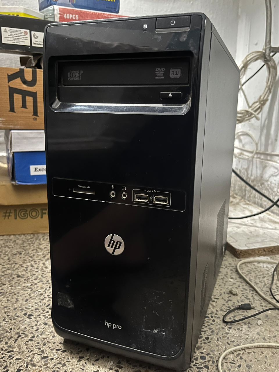 Hp desktop with lcd and keyboard and mouse