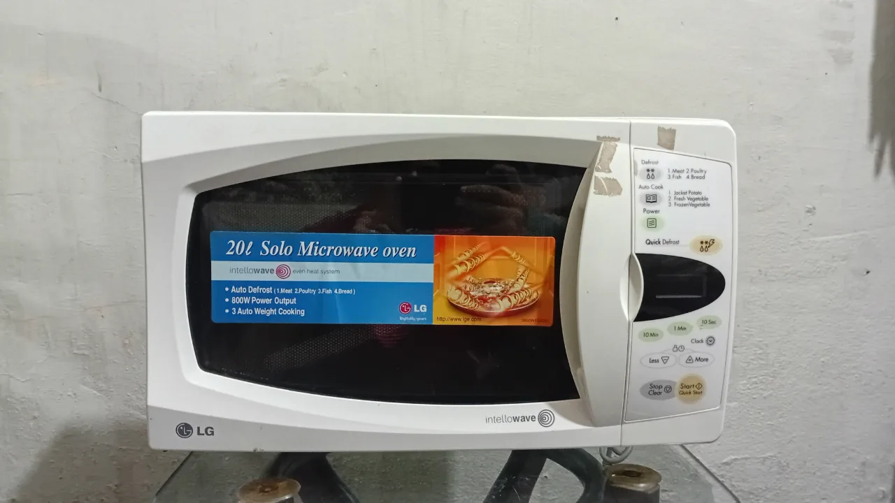 MICROWAVE OVEN