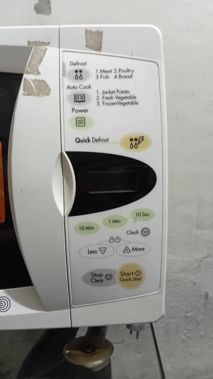 MICROWAVE OVEN