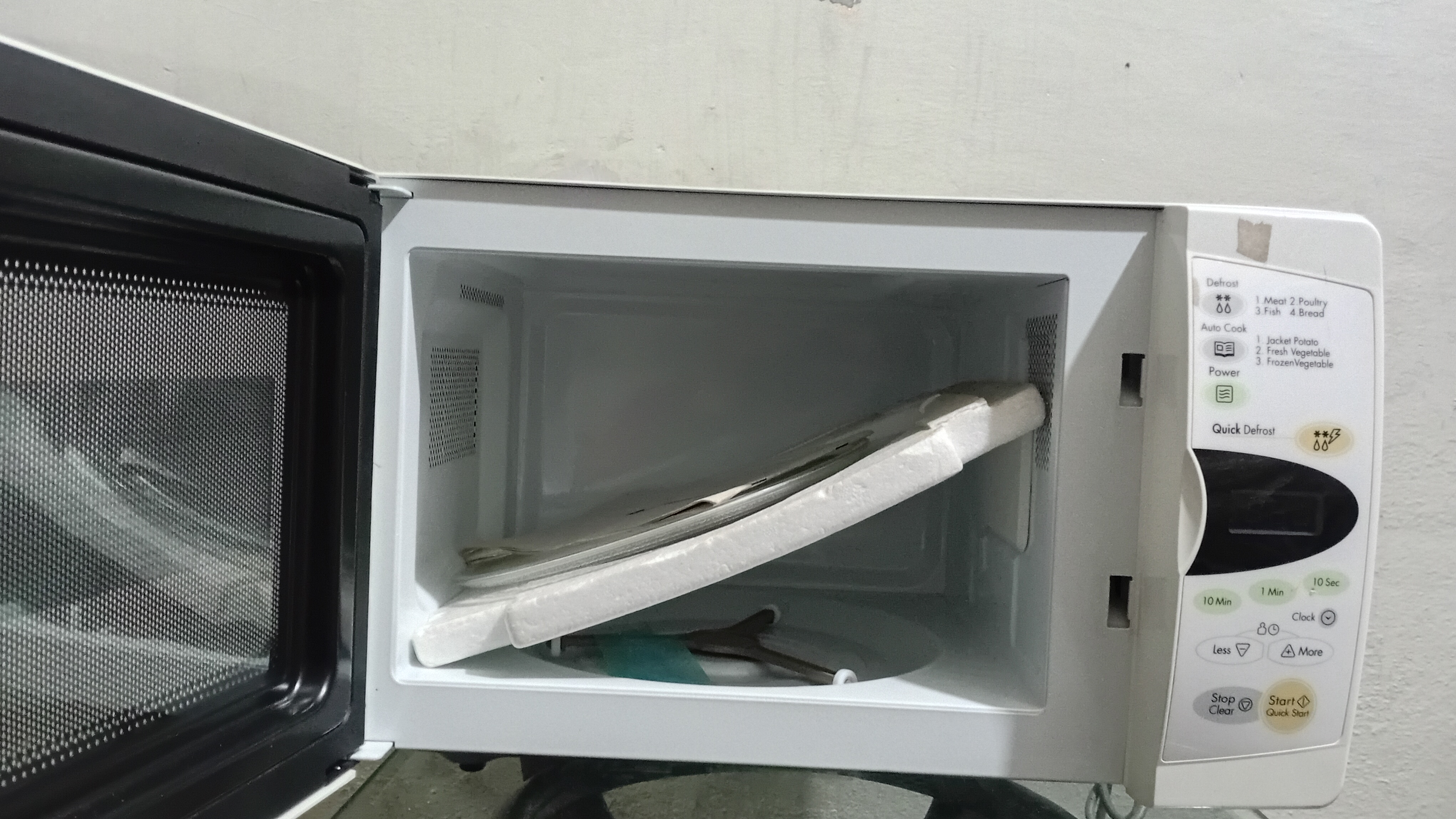 MICROWAVE OVEN