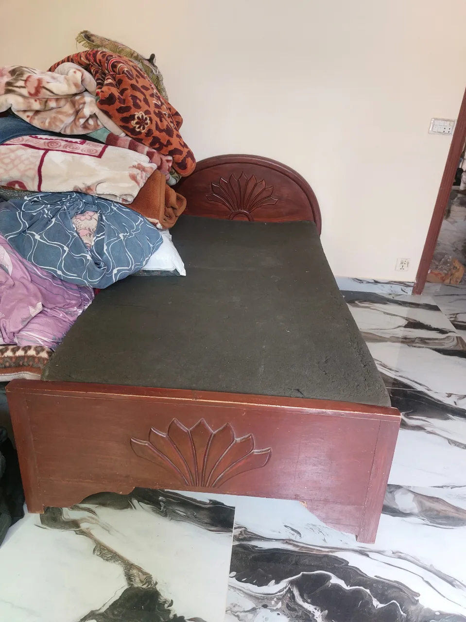 Single bed with matress