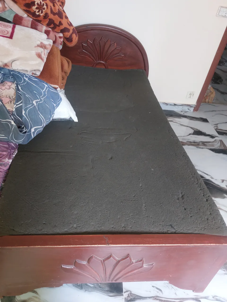 Single bed with matress