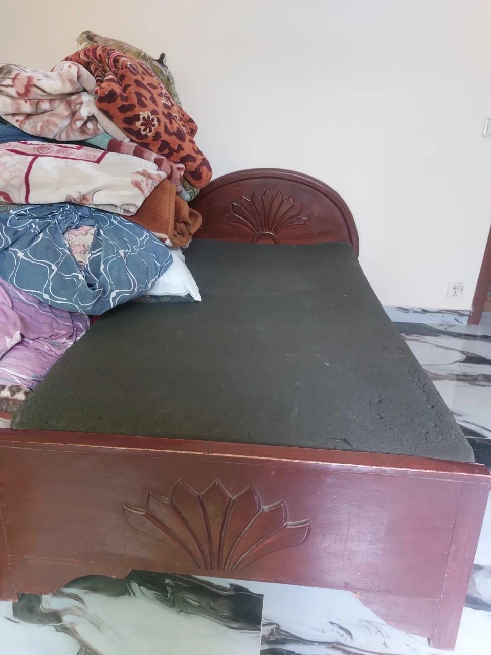 Single bed with matress