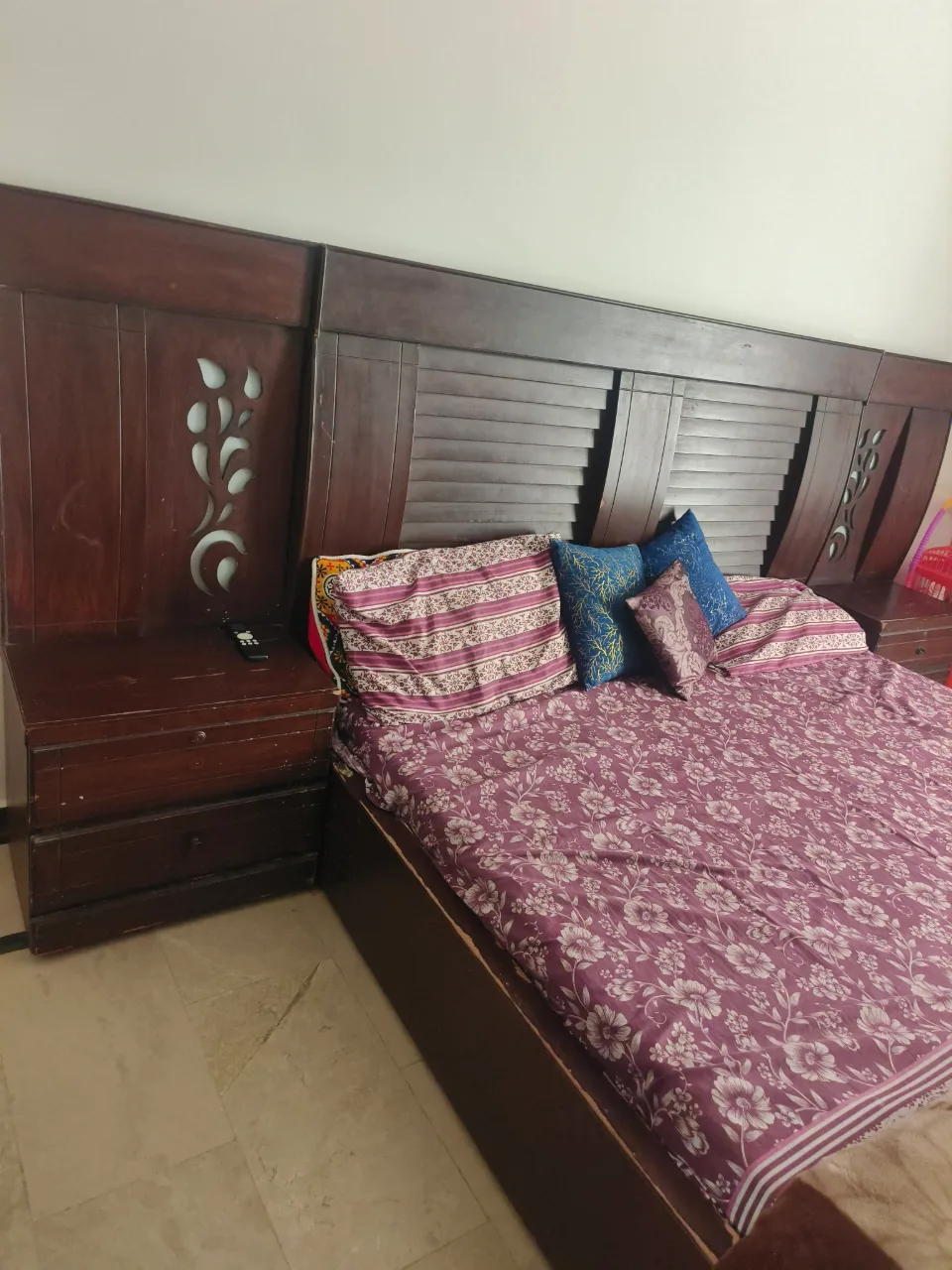 Bed set with side tables and dressing table