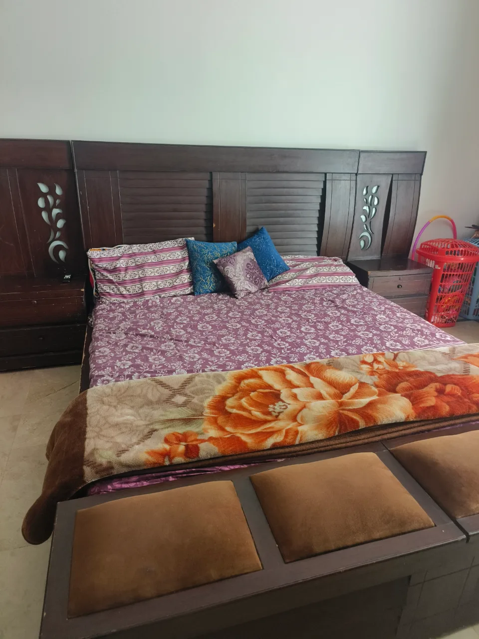 Bed set with side tables and dressing table